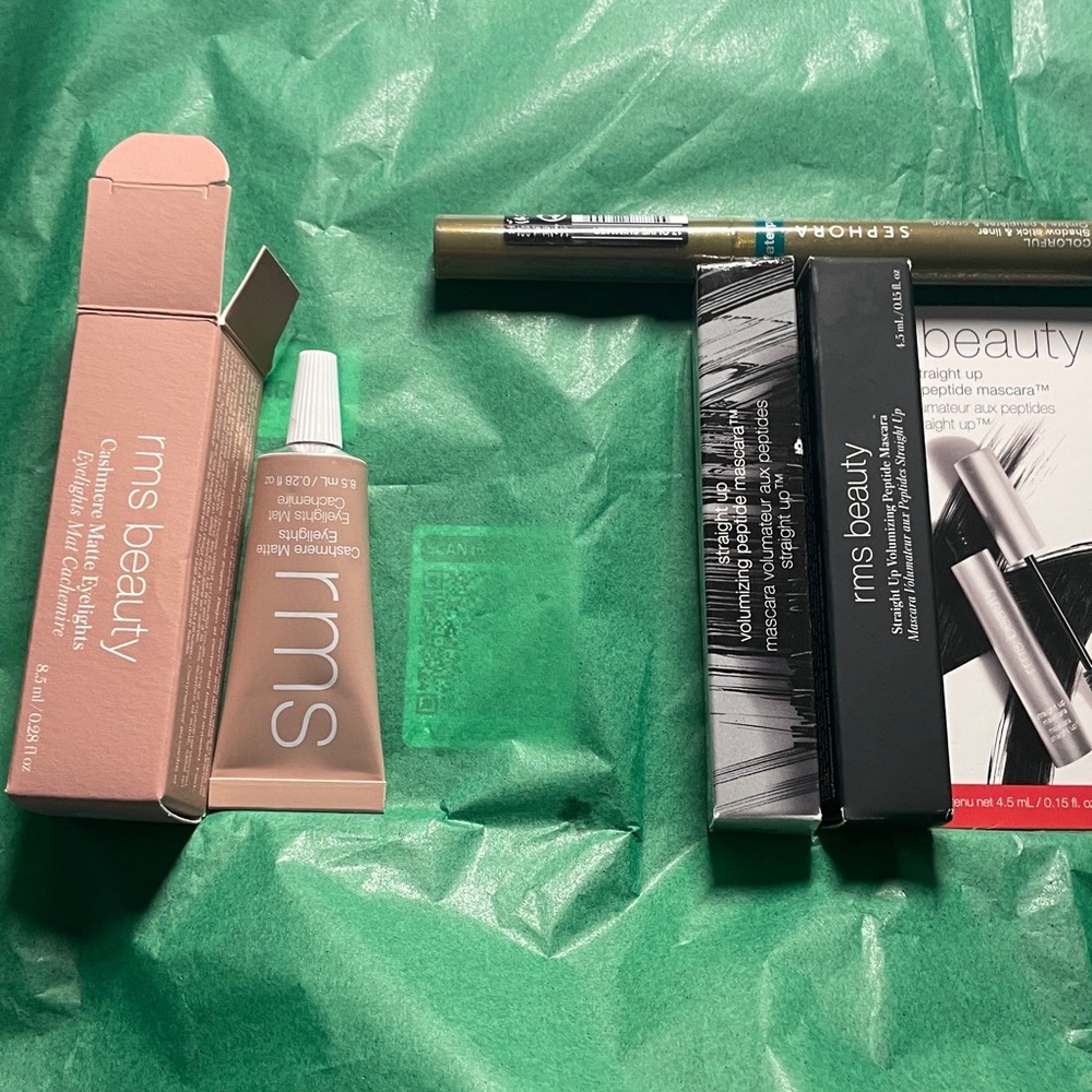 RMS Beauty boxed cosmetics set - Picture 2 of 2